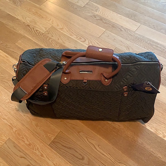 💥HOT BUY! ADRIENNE VITTADINI Quilted Nylon Duffle - Picture 1 of 11